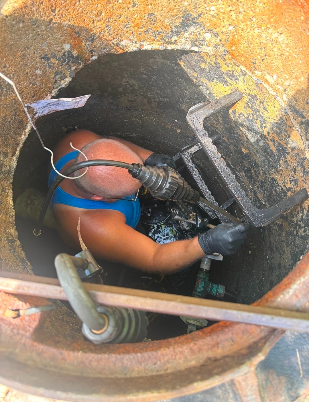 CJ replacing pumps inside a commercial grease well for Taco Bell